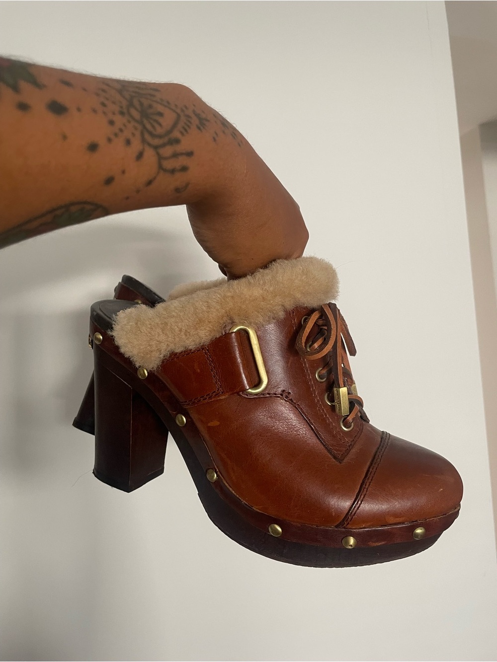 Vince Camuto Women's Brown Shearling-Trim Platform Clog Heels - Picture 2 of 6
